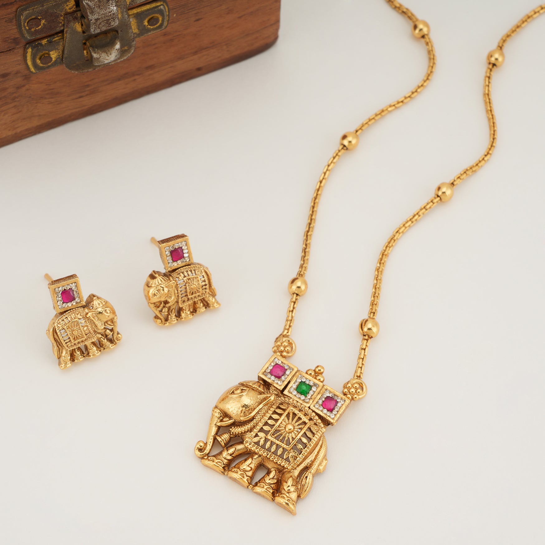 Beautiful elephant gold plated pendant set