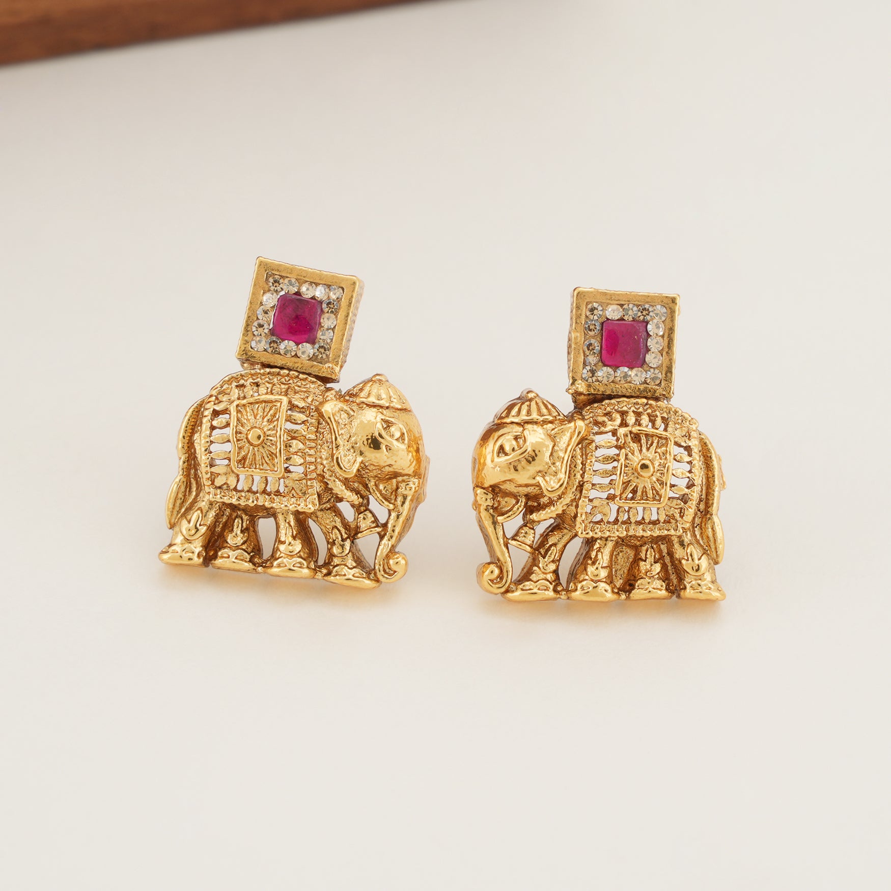 Beautiful elephant gold plated pendant set