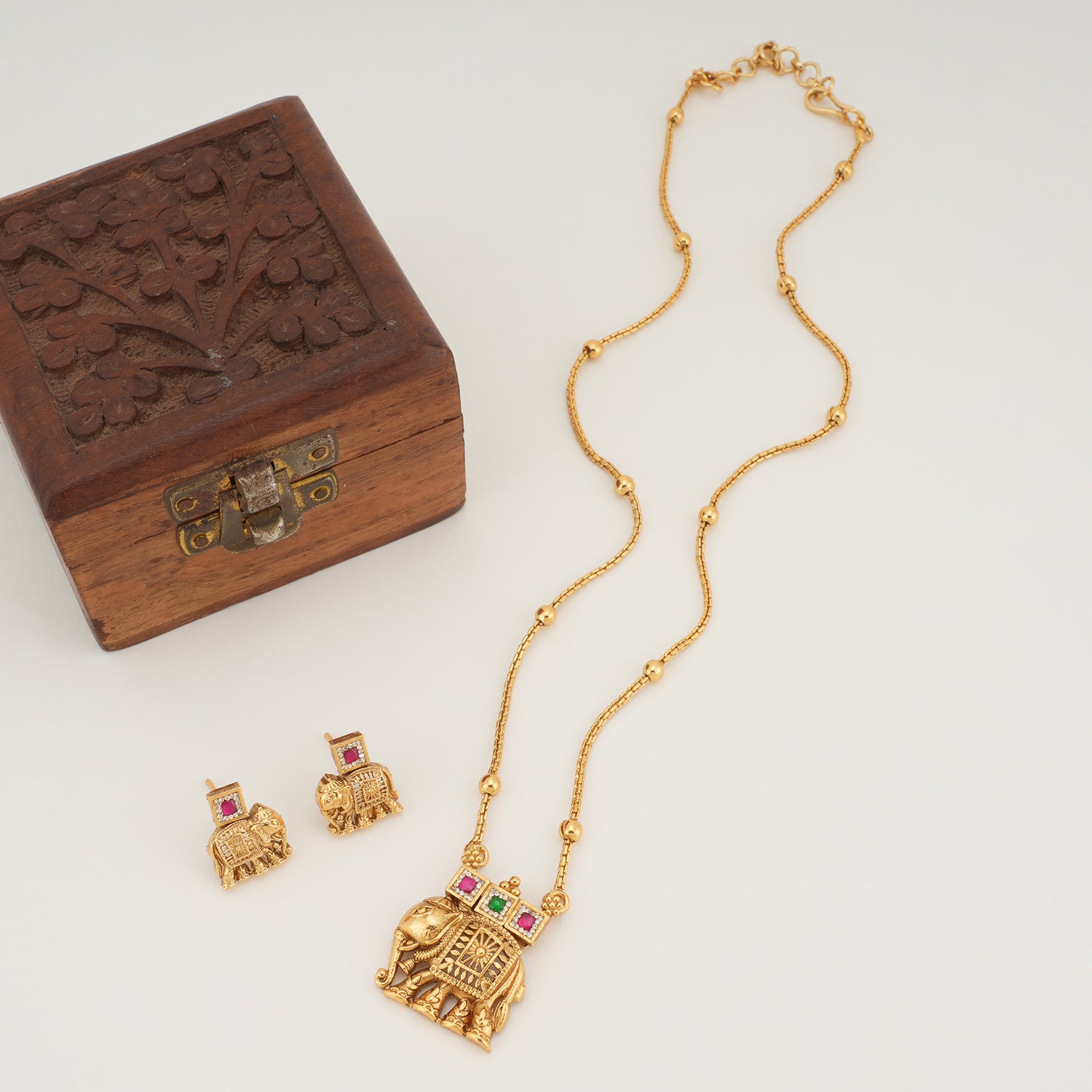 Beautiful elephant gold plated pendant set