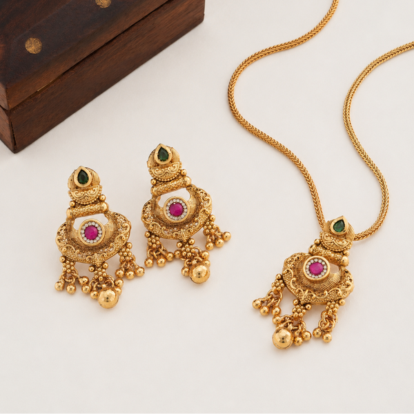 Beautiful antique gold stone pendant set