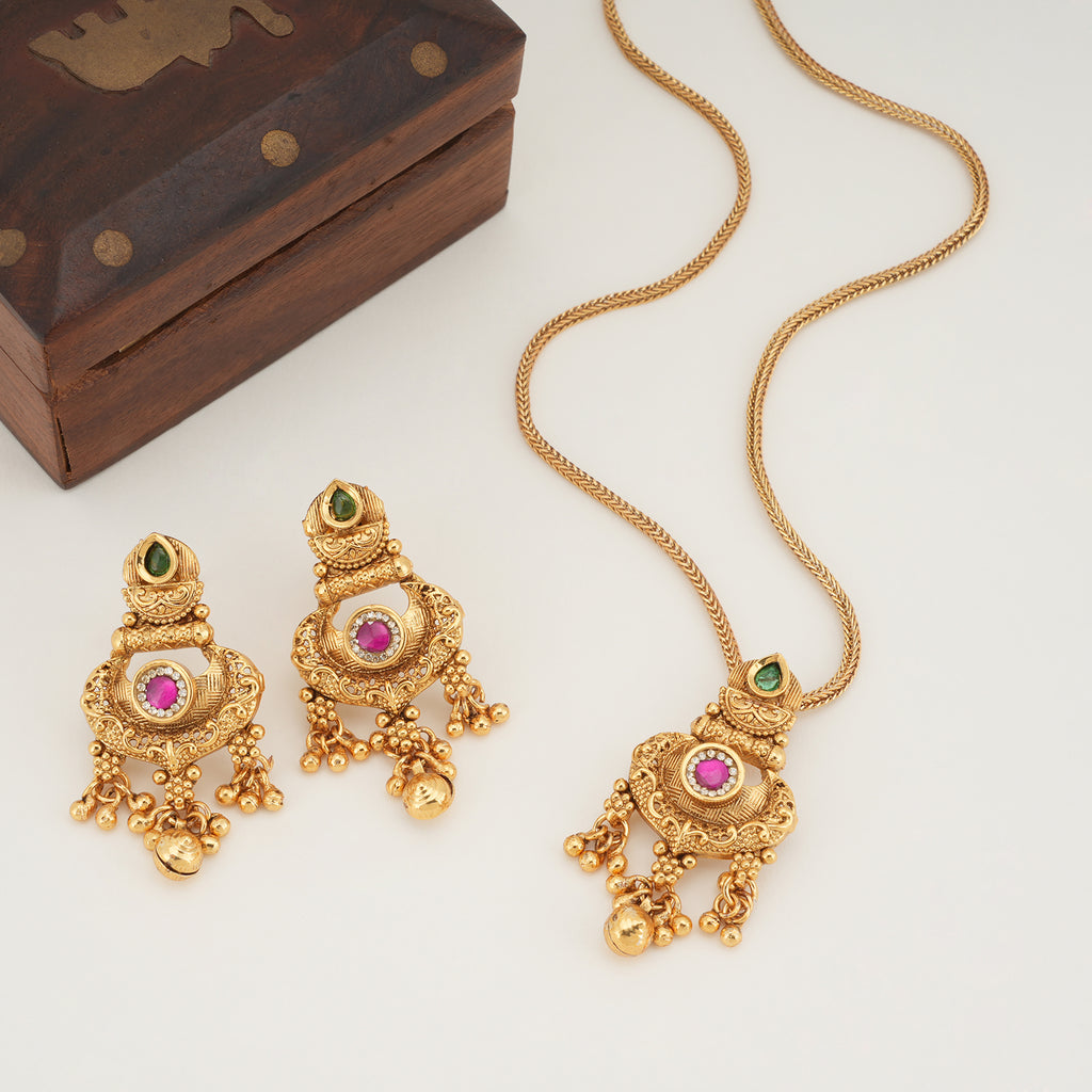 Beautiful antique gold stone pendant set