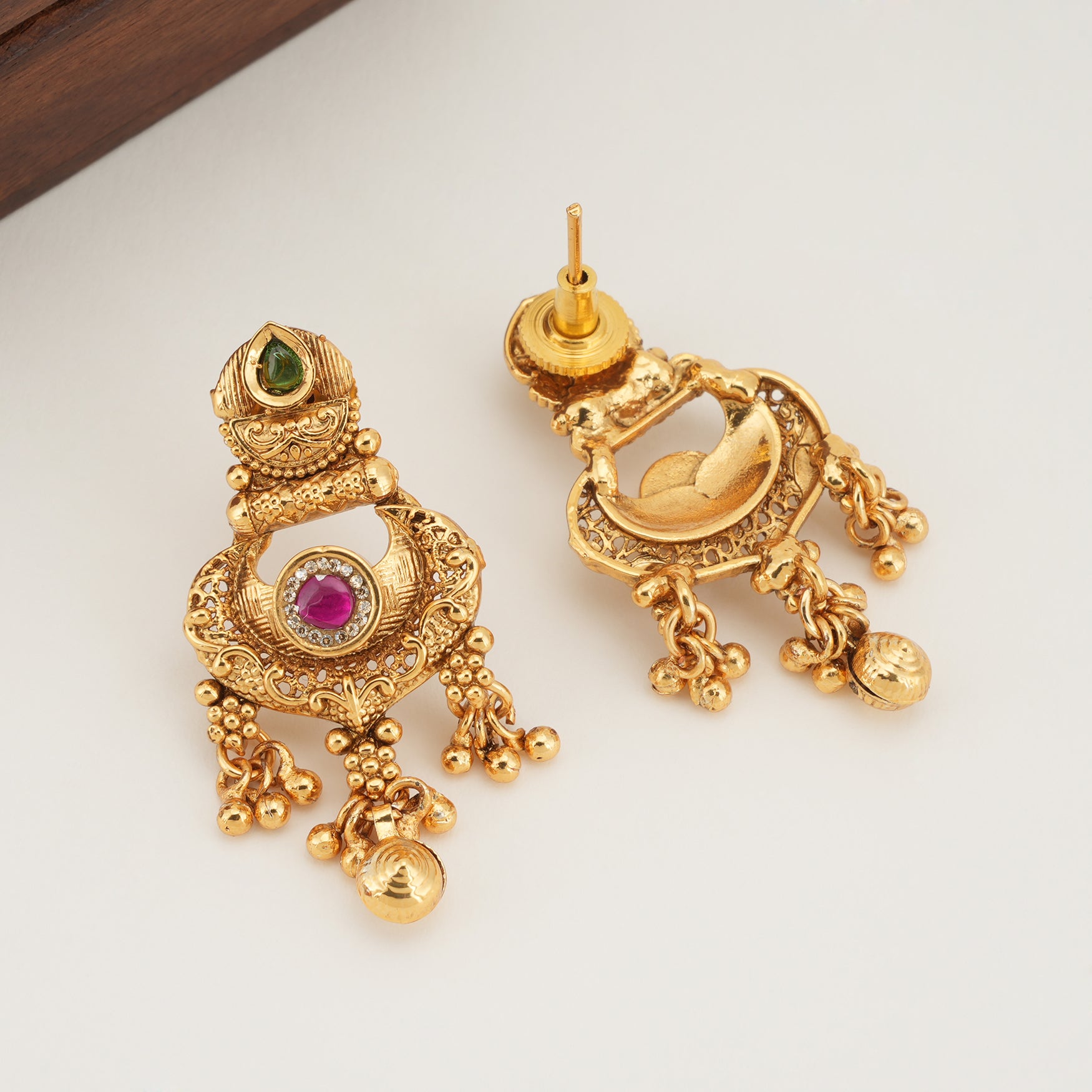 Beautiful antique gold stone pendant set
