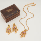 Beautiful antique gold stone pendant set