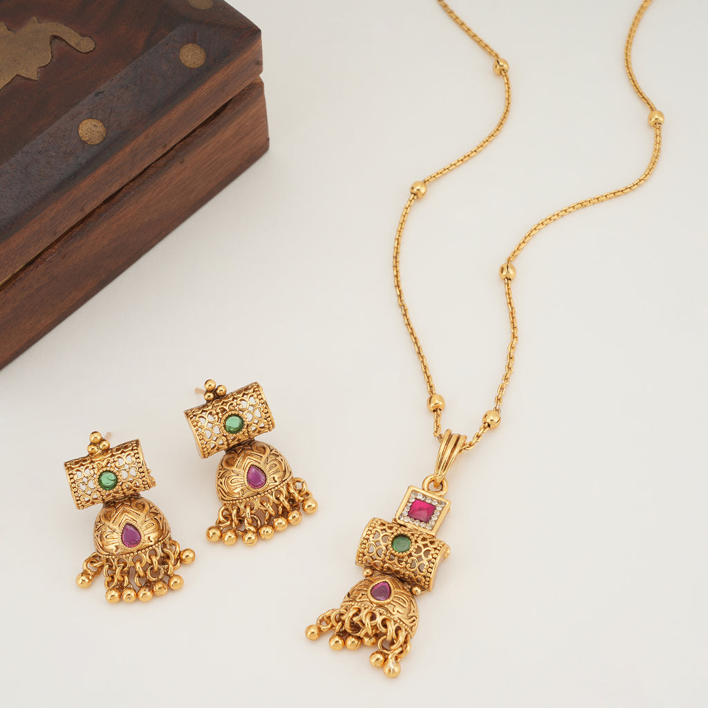 Cute elegant gold stone pendant set