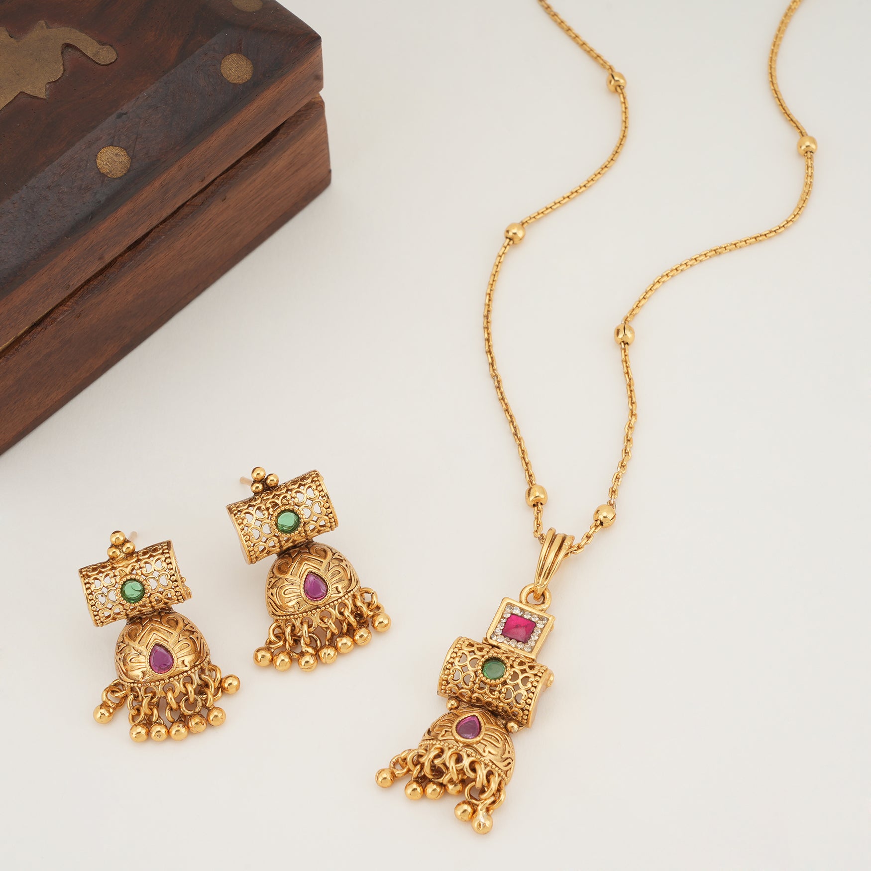 Cute elegant gold stone pendant set