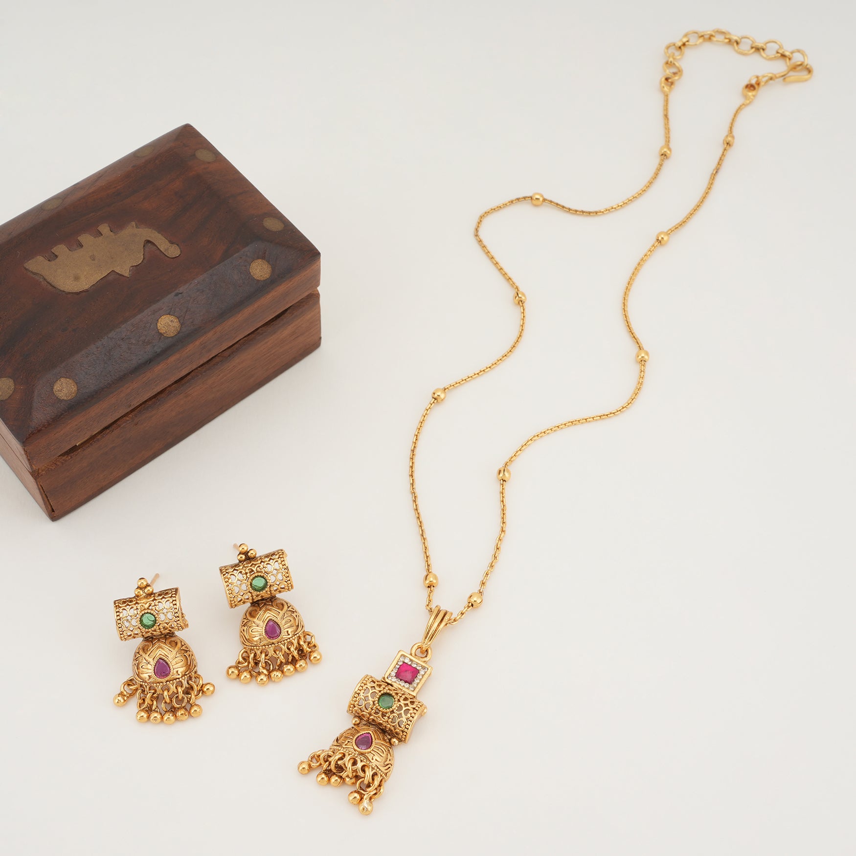 Cute elegant gold stone pendant set