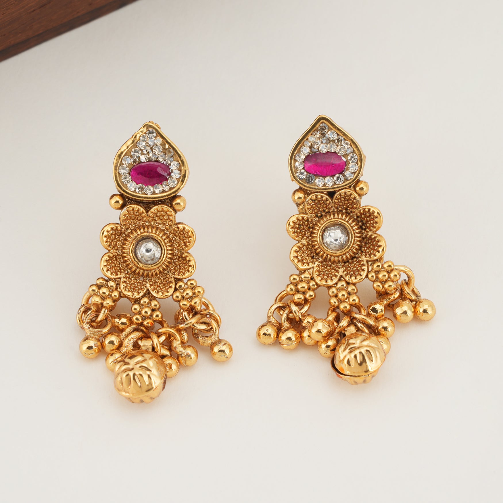 Beautiful stone gold plated pendant set with earring