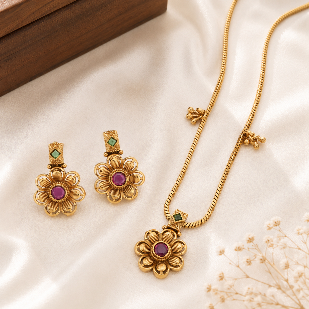 Cute floral gold pendant set