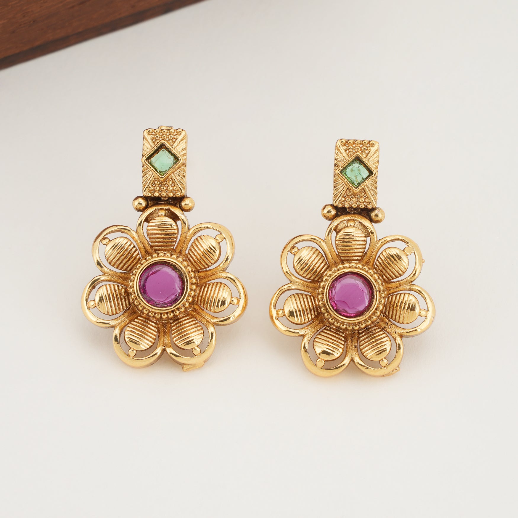 Cute floral gold pendant set