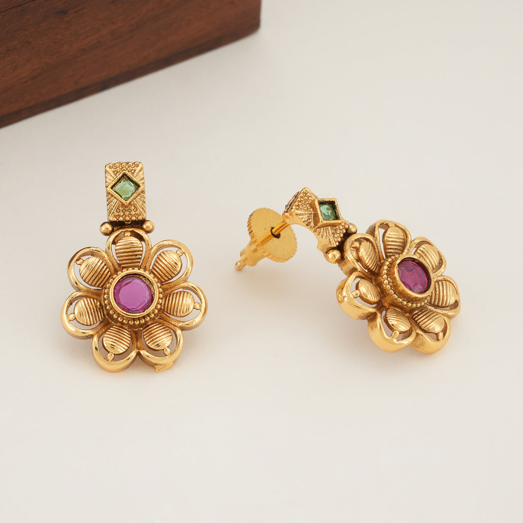 Cute floral gold pendant set