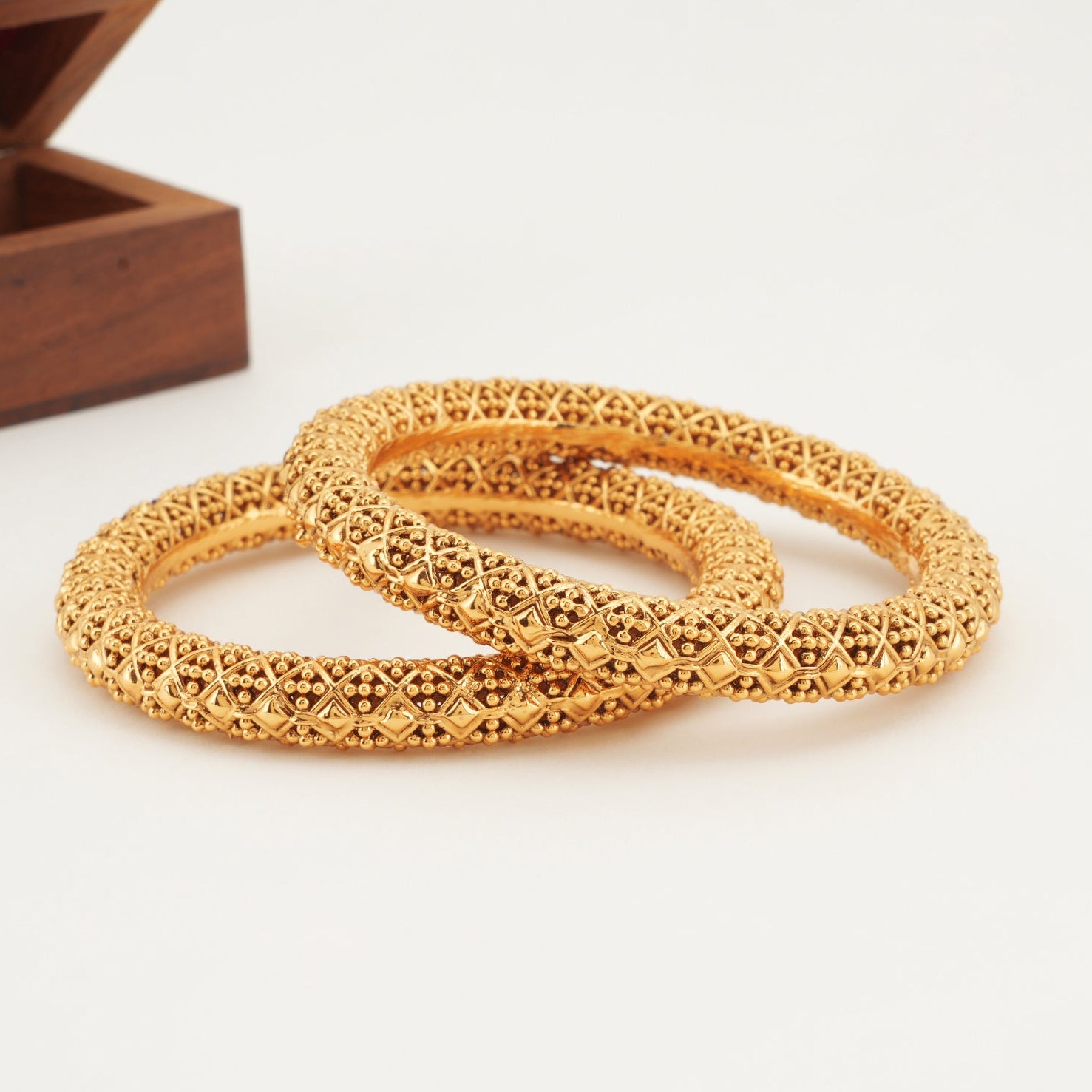 Stunning gold plated bangle set