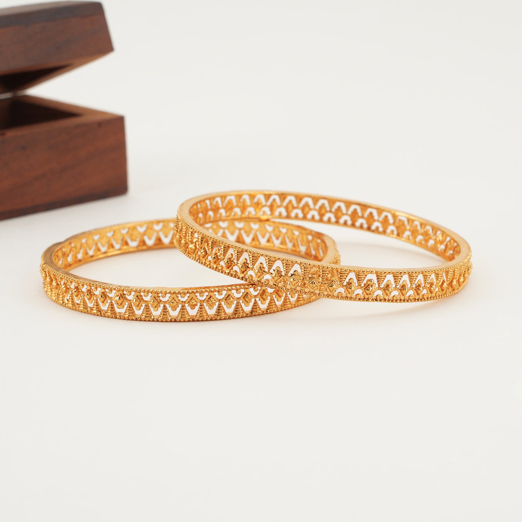 Beautiful plain sleek bangle set