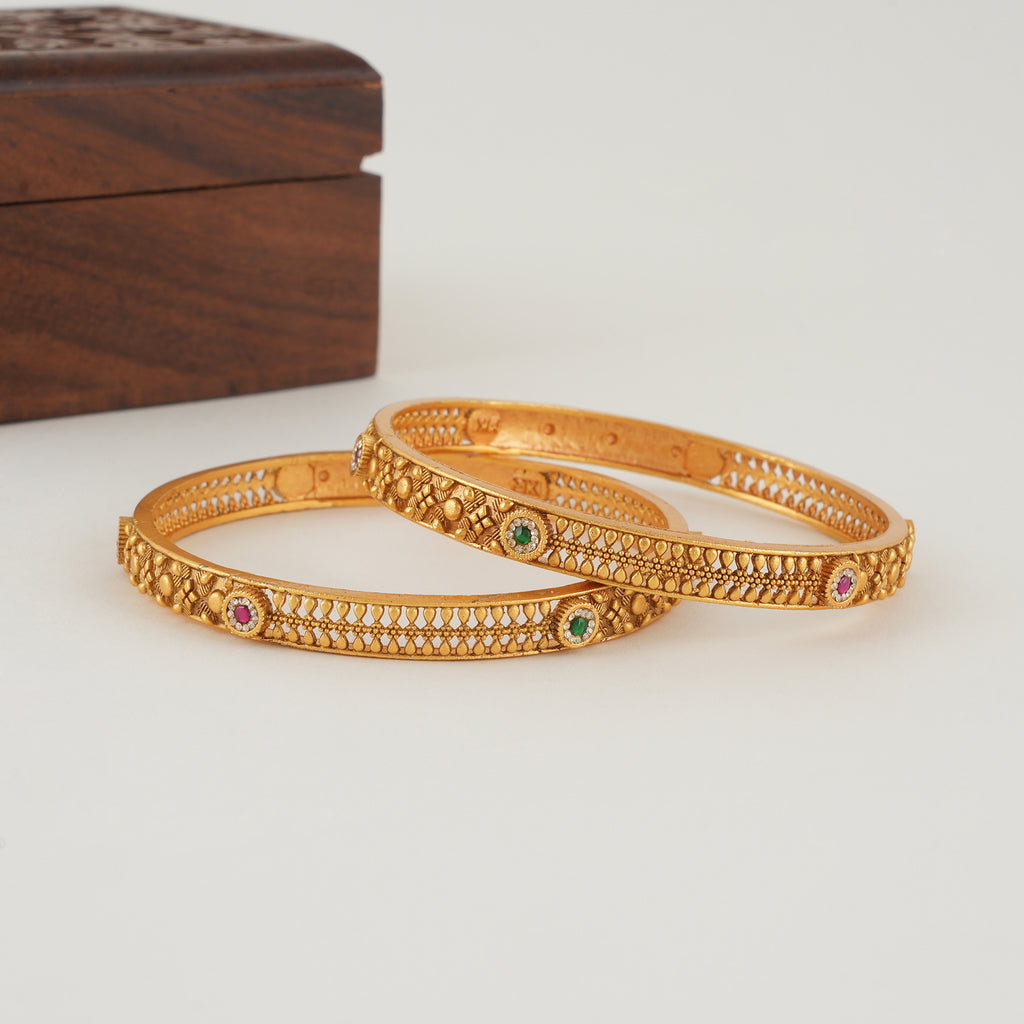 Stunning stone gold bangle set