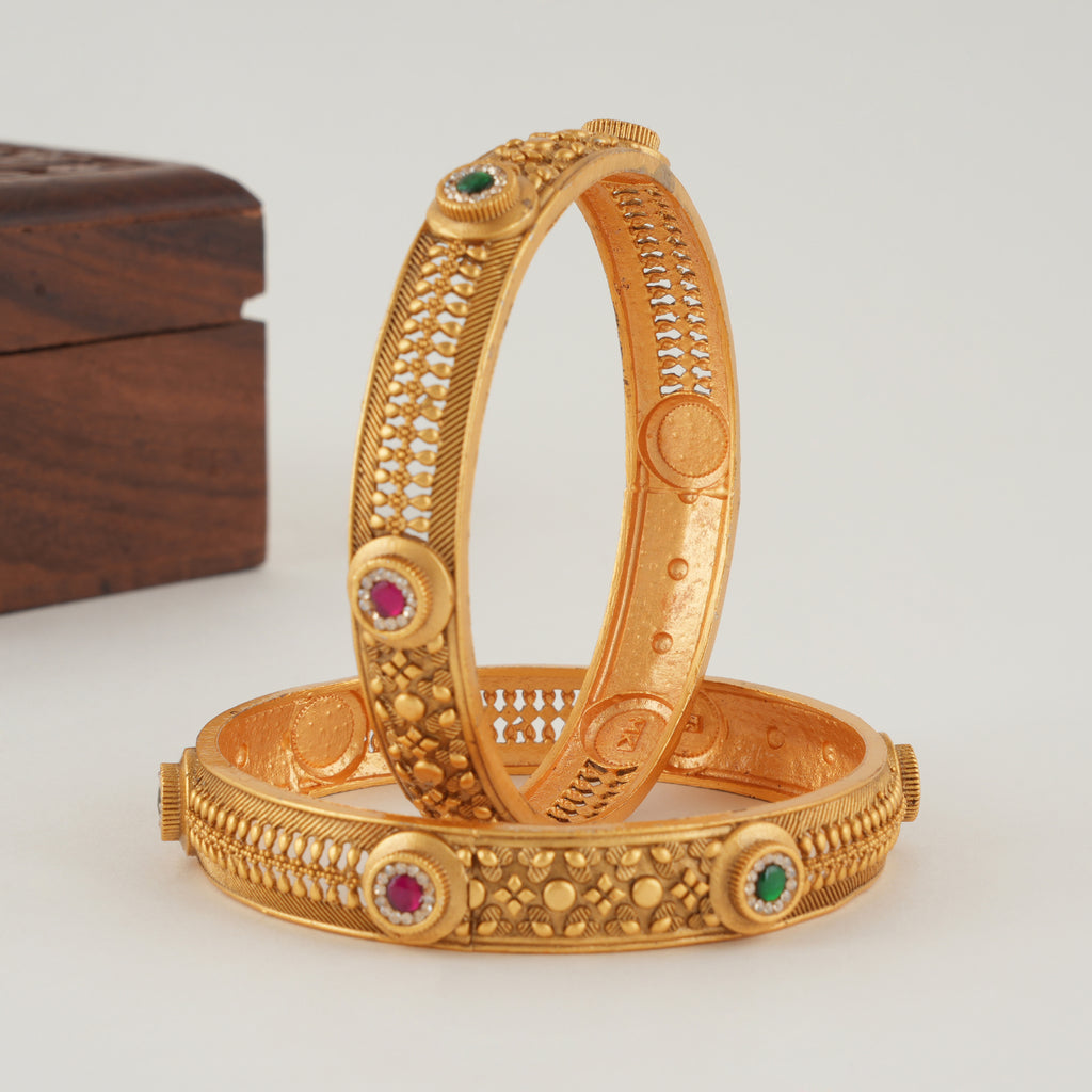 Stunning broad stone gold bangle set