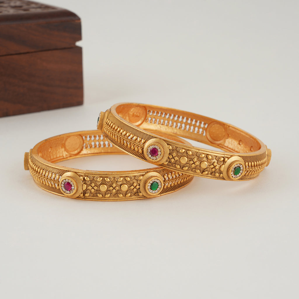 Stunning broad stone gold bangle set