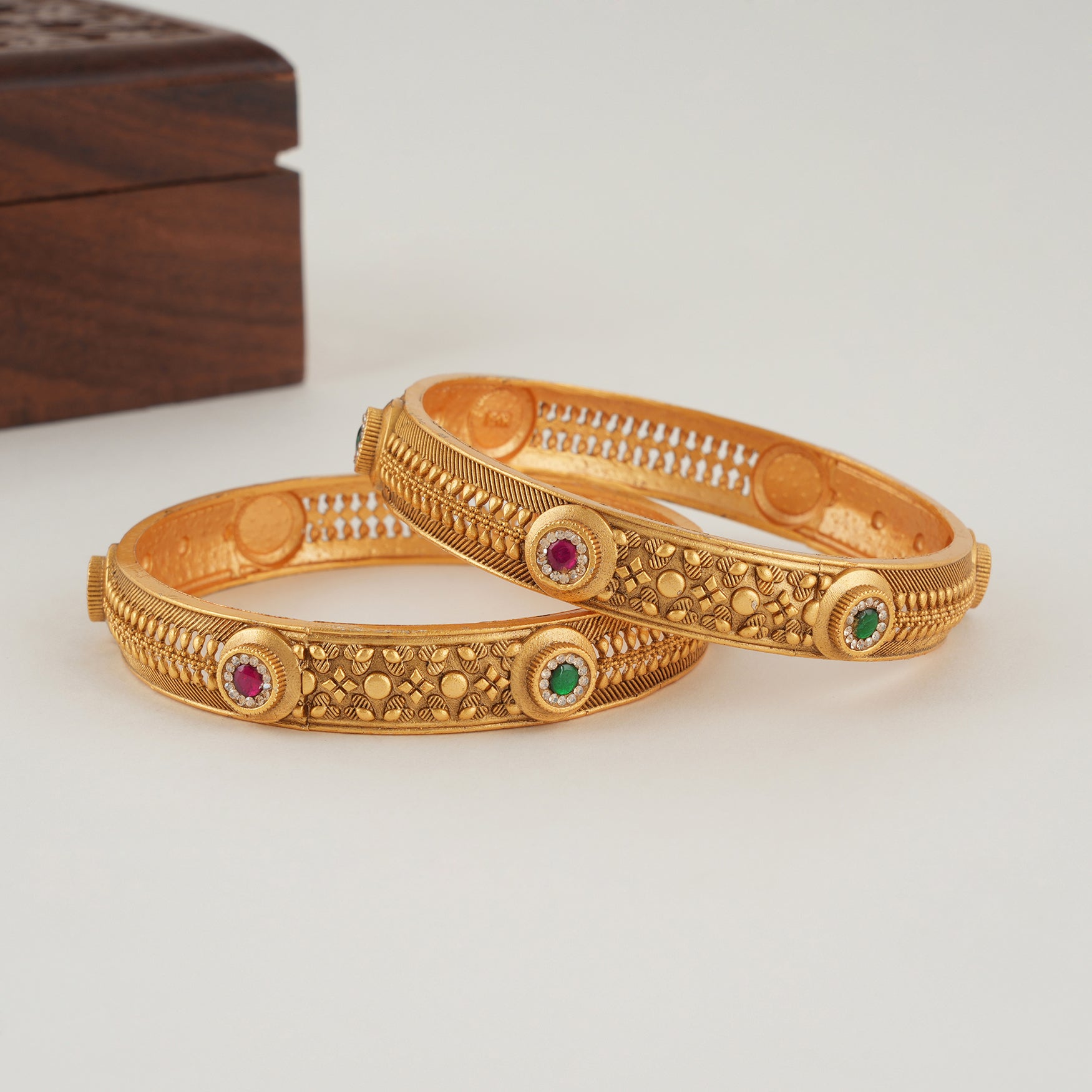 Stunning broad stone gold bangle set