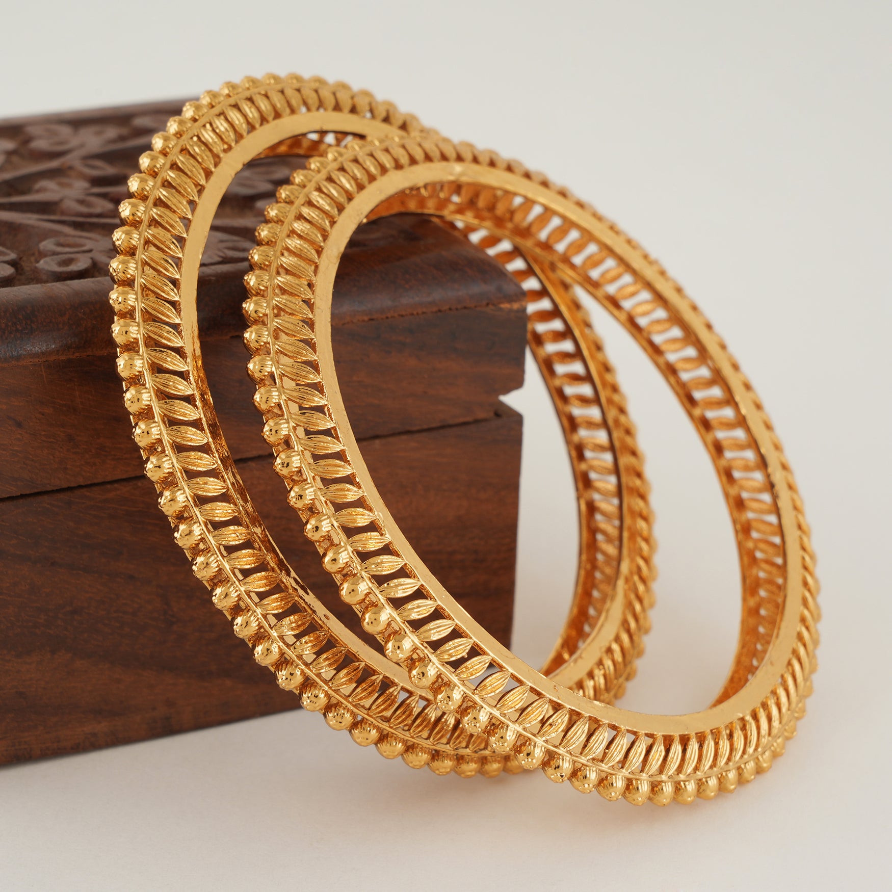 Beautiful plain gold pacheli bangle set