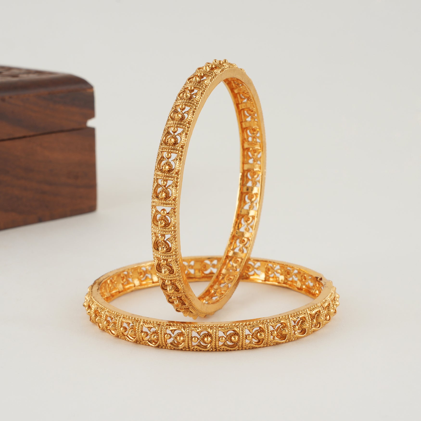 Gorgeous plain gold stone bangle set