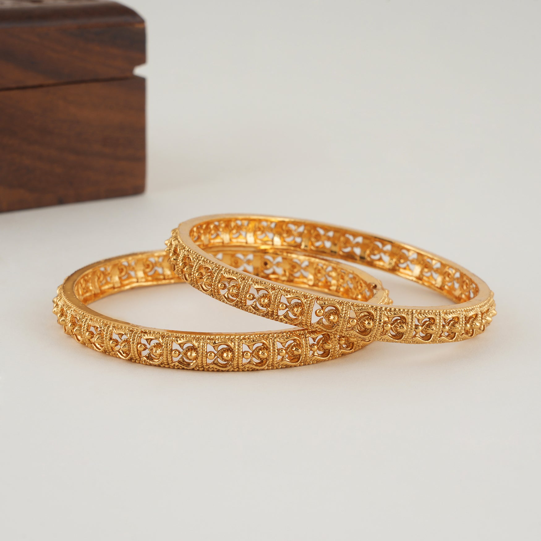 Gorgeous plain gold stone bangle set