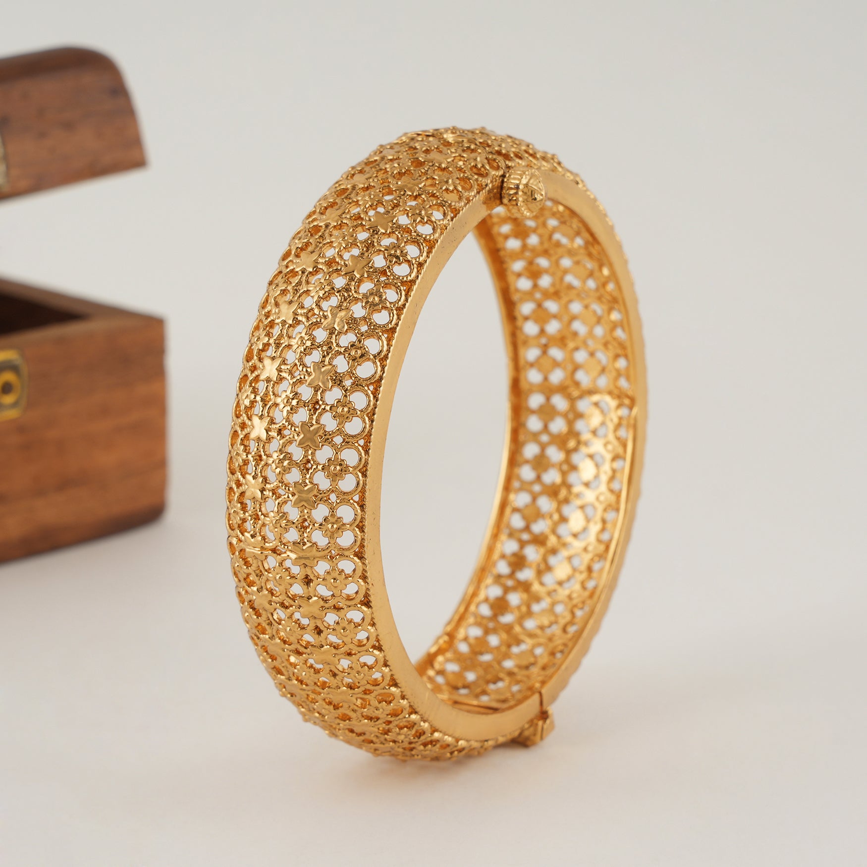 Stunning plain broad kada bangle