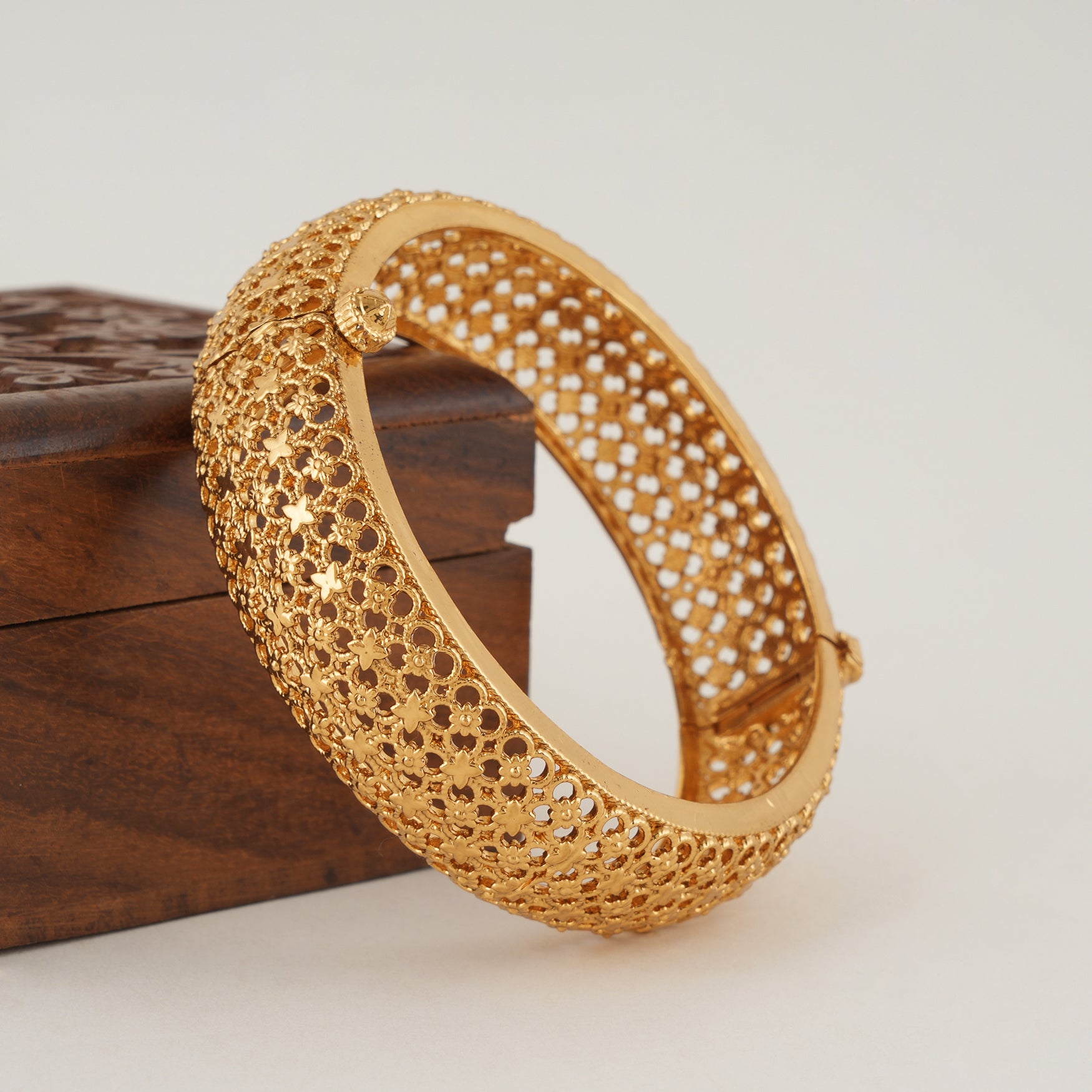 Stunning plain broad kada bangle