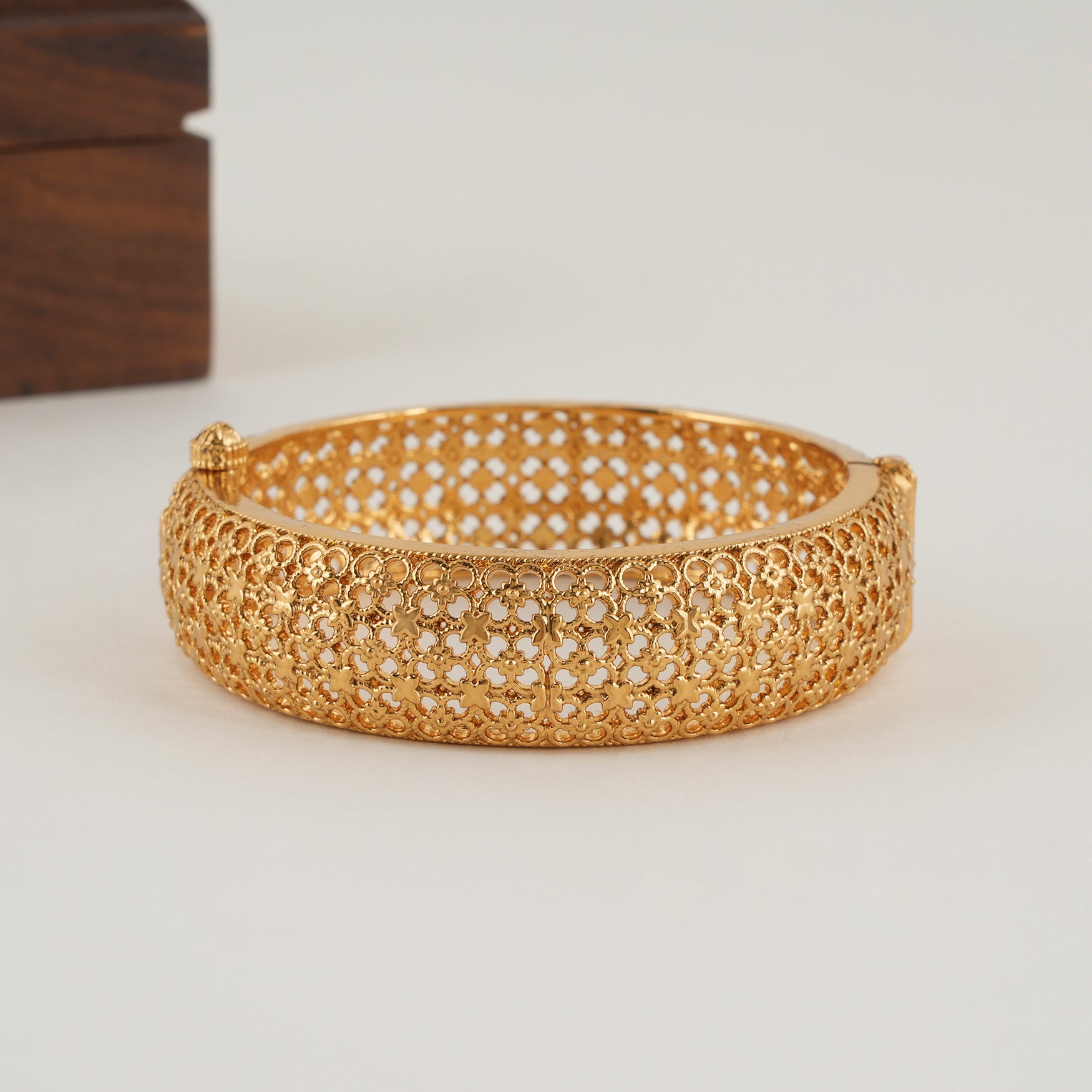 Stunning plain broad kada bangle