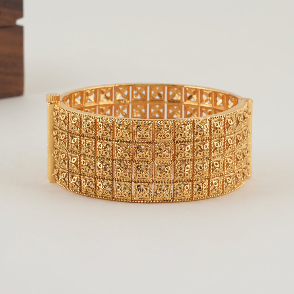 Beautiful broad plain gold Kada