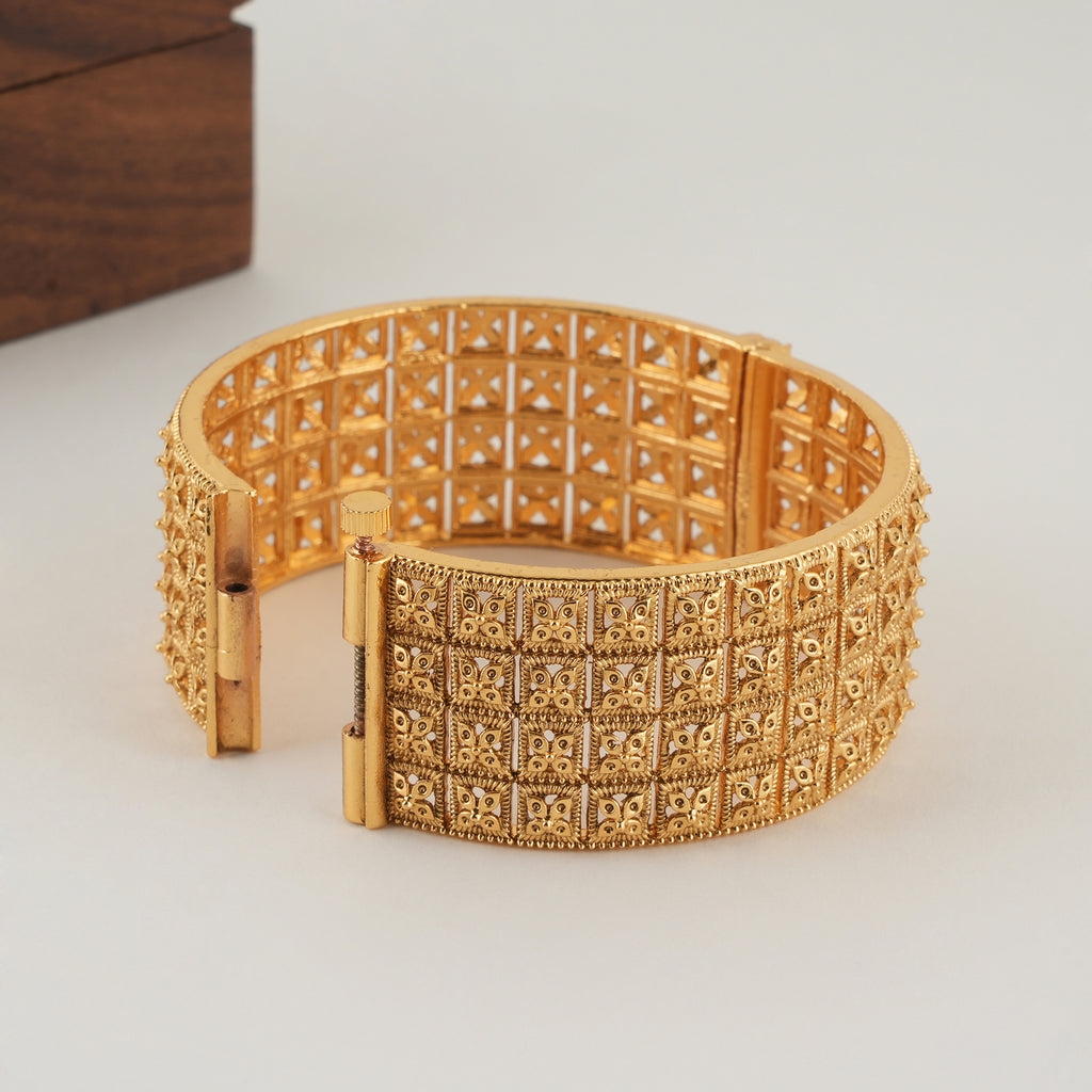 Beautiful broad plain gold Kada