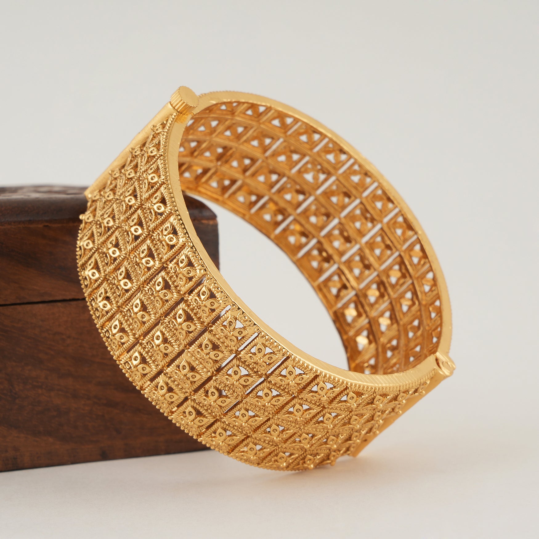 Beautiful broad plain gold Kada