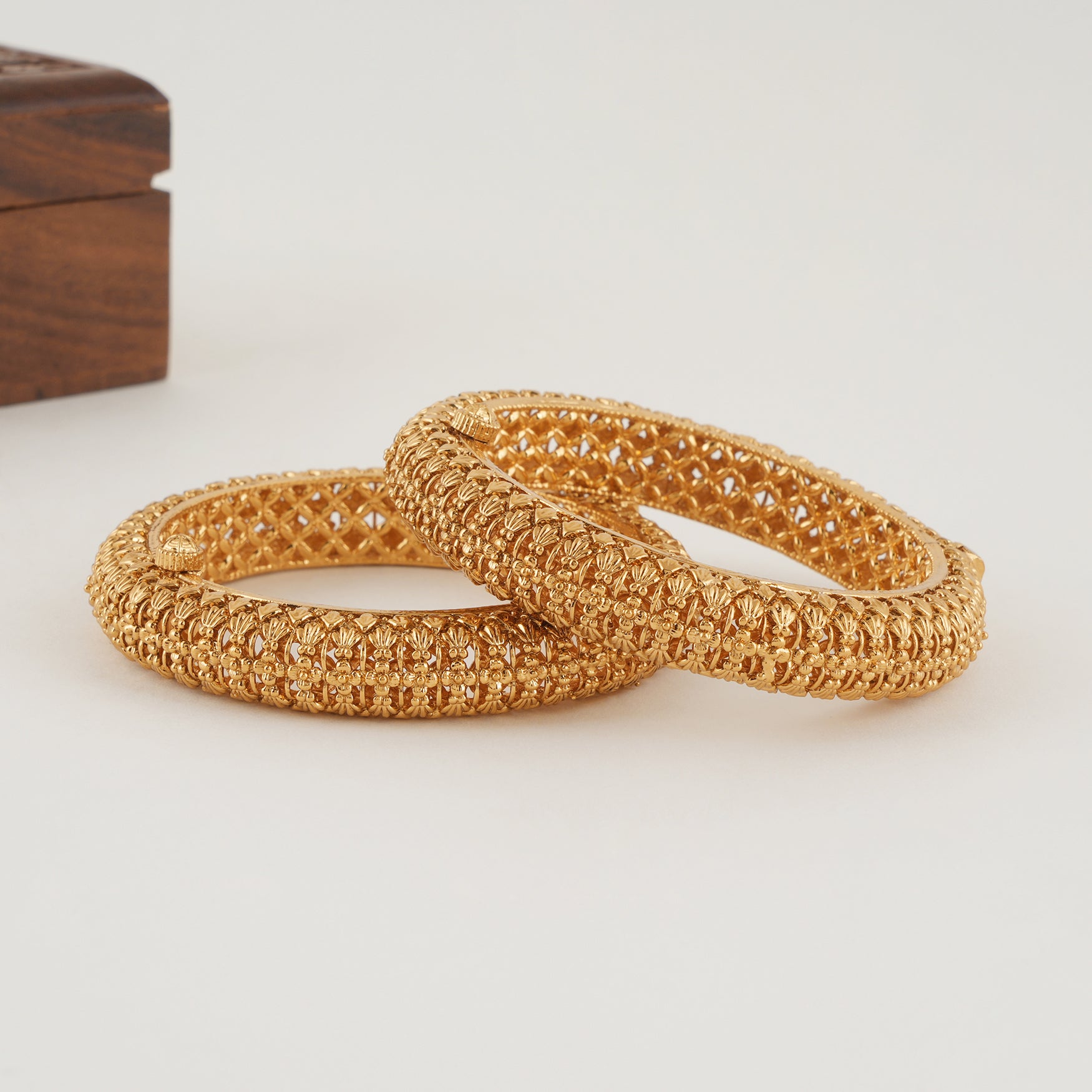 Beautiful plain high gold bangle set
