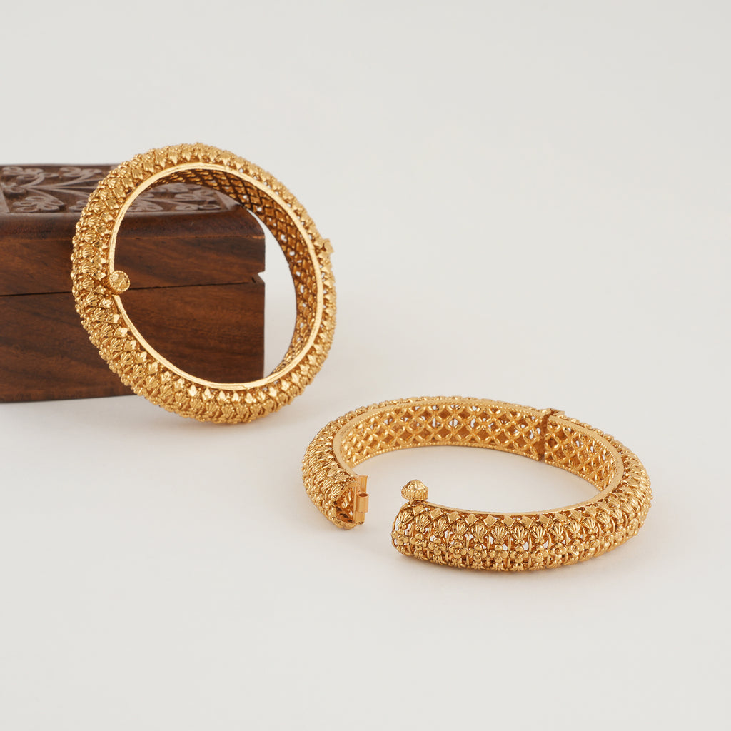 Beautiful plain high gold bangle set