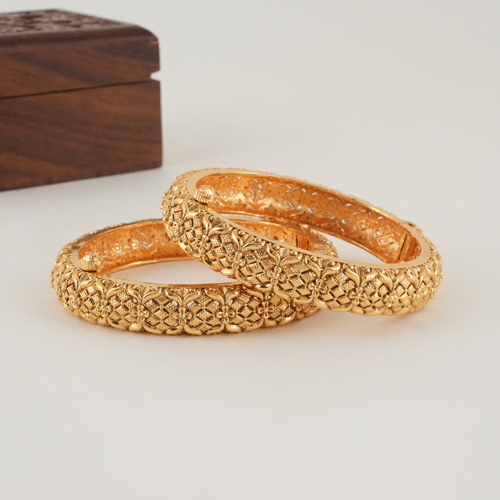 Stunning plain broad gold bangle set