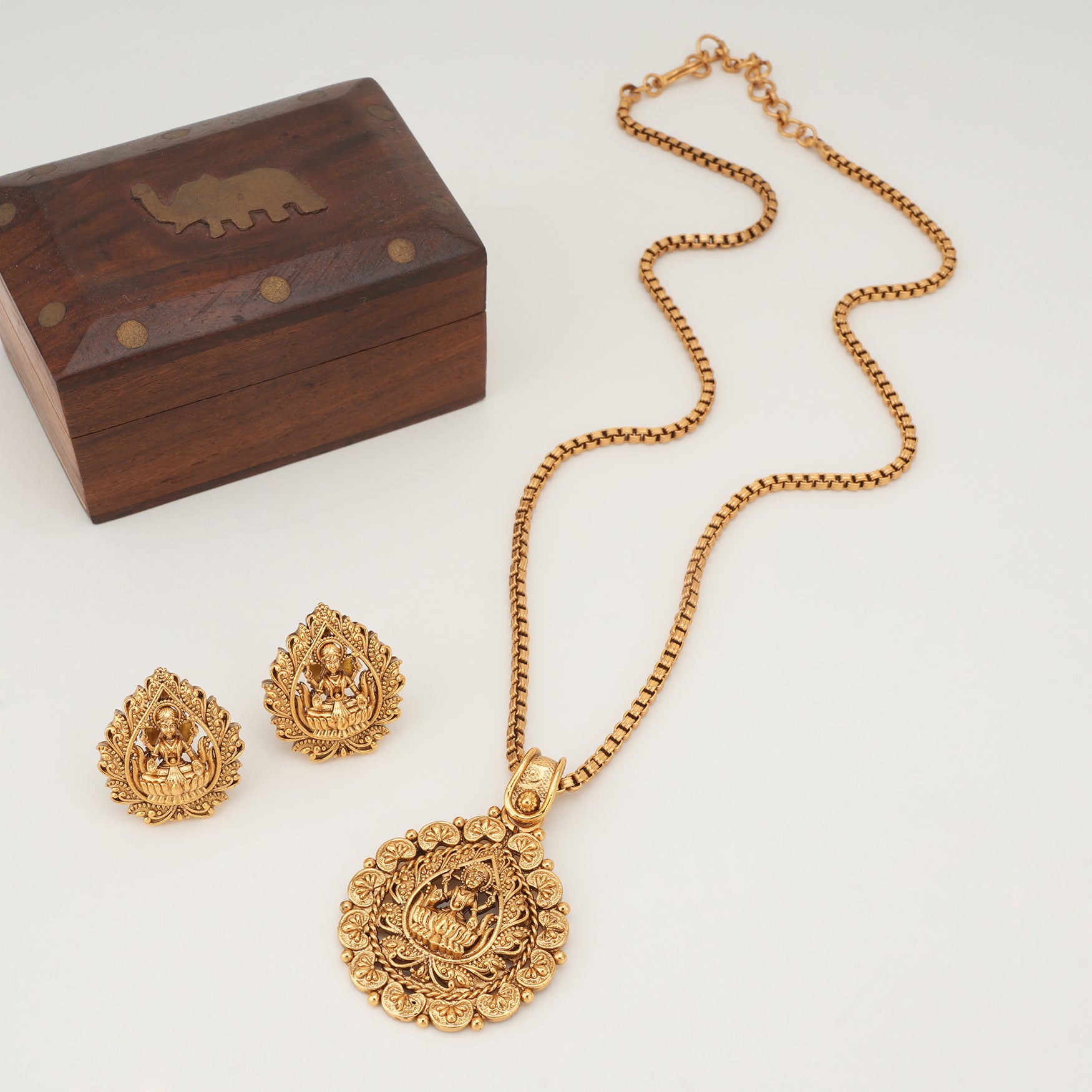 Beautiful stunning plain antique gold maa lakshmi pendant set