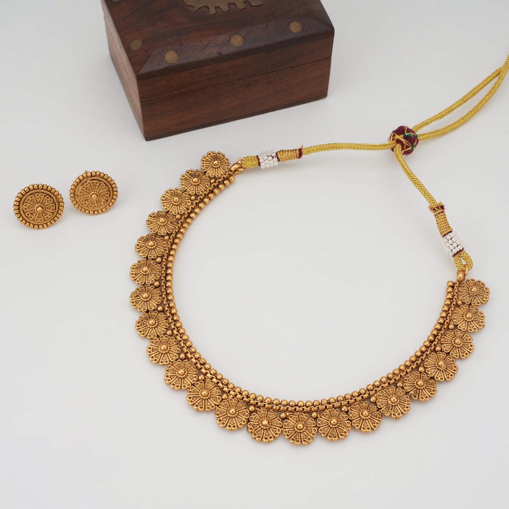 Stunning Floral plain antique gold necklace set