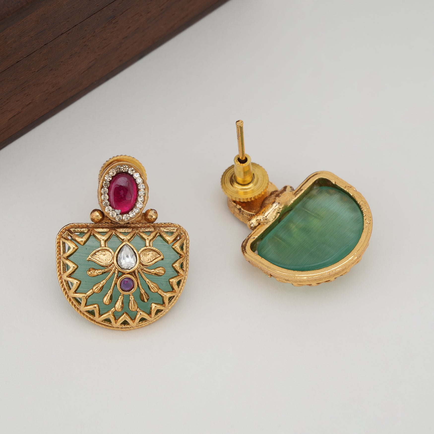 Stunning stone multicolor gold necklace set