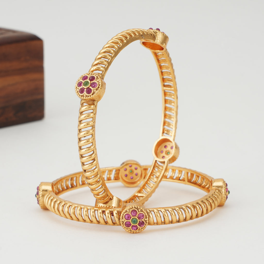 Gold spiral stone bangle set