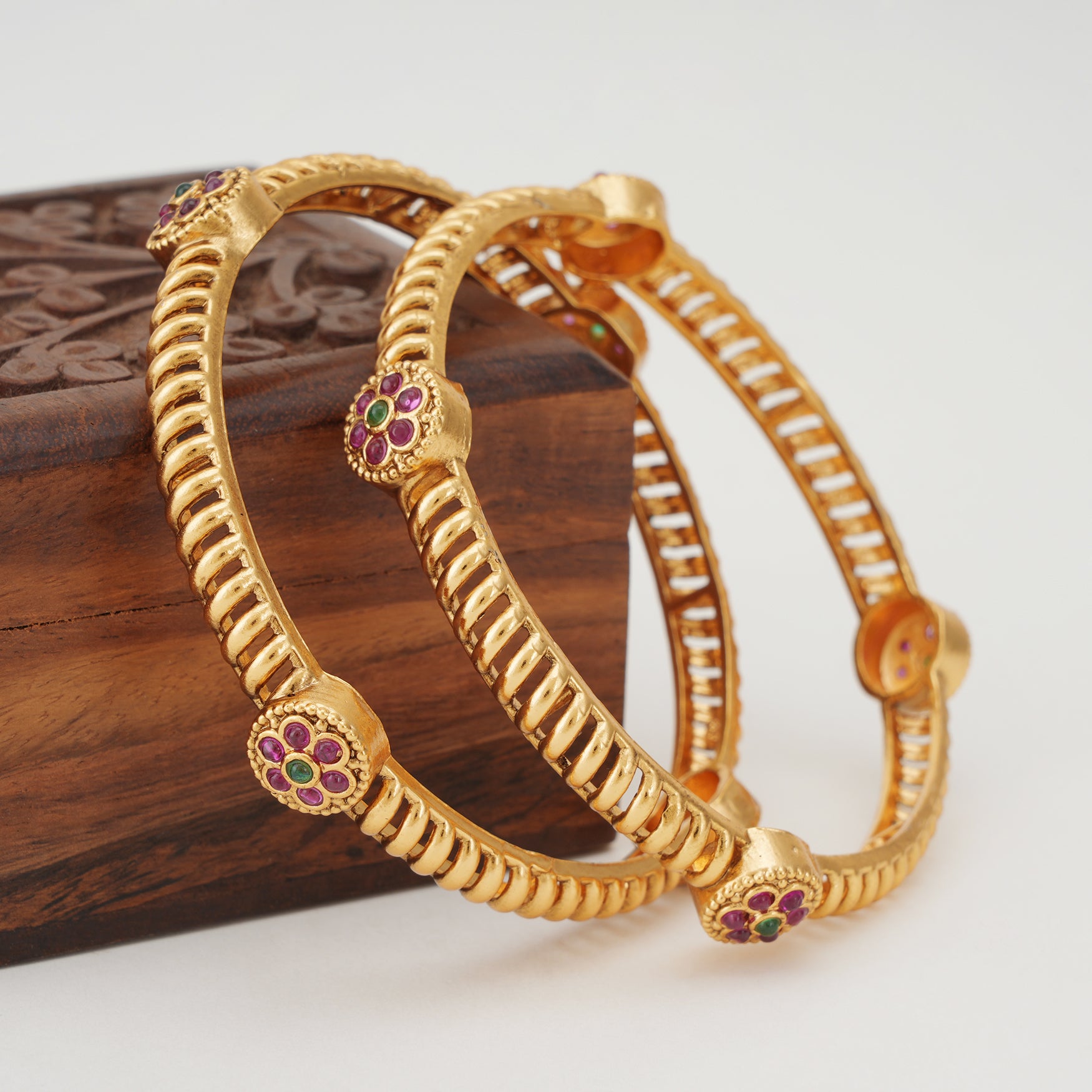 Gold spiral stone bangle set