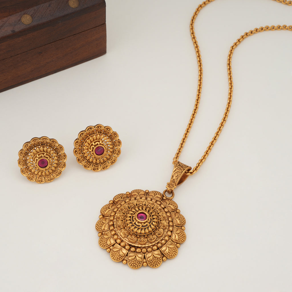 Beautiful floral big gold pendant set