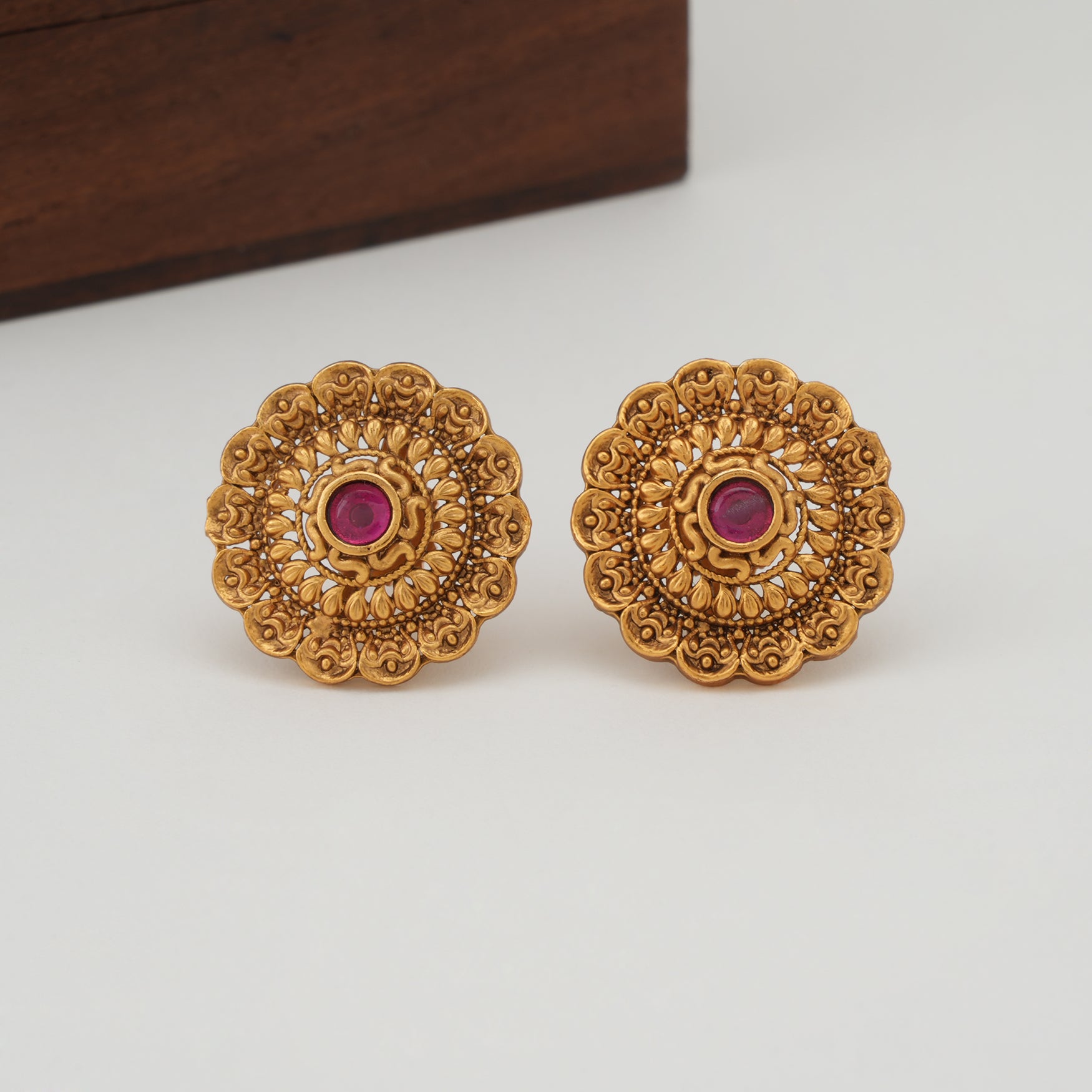 Beautiful floral big gold pendant set