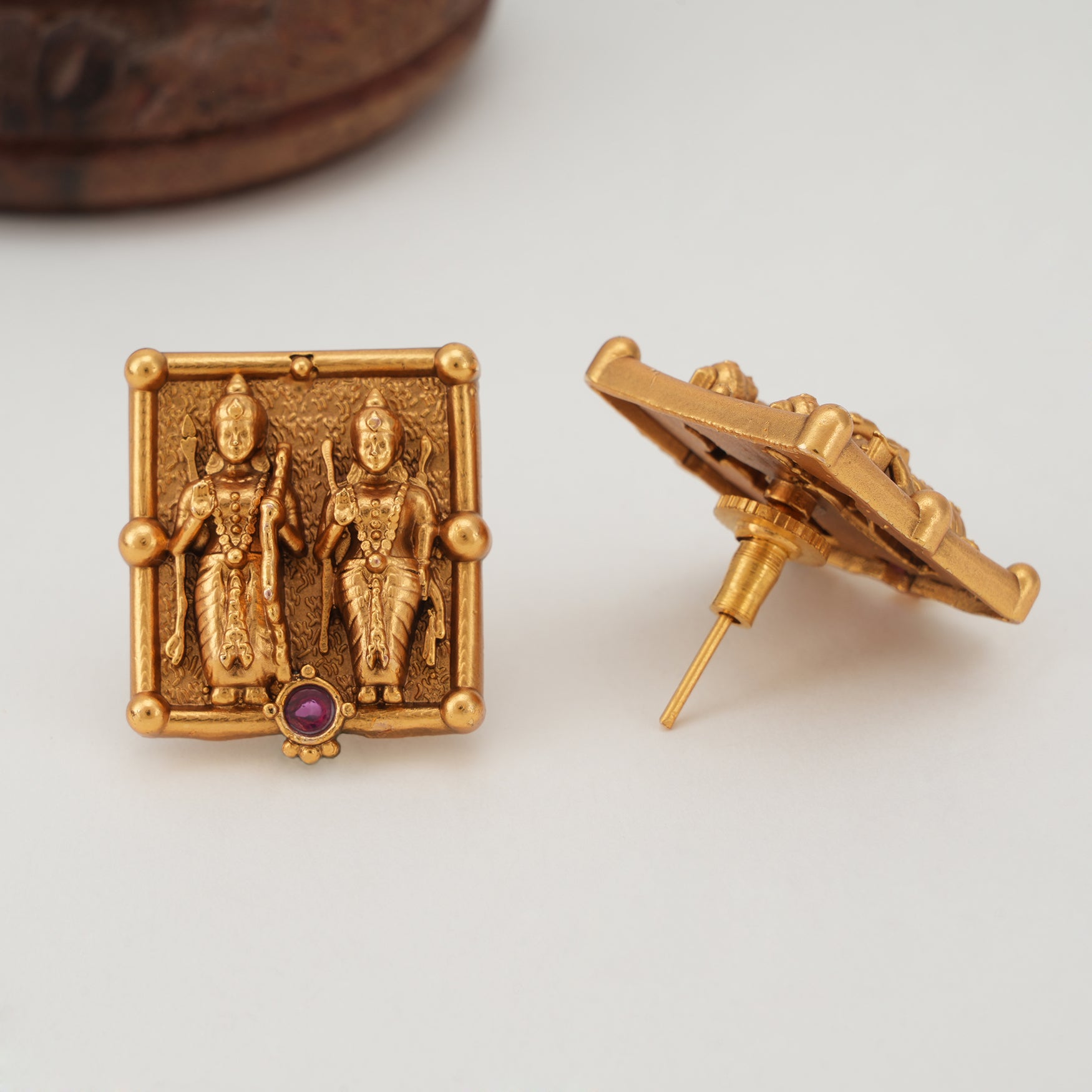 Stunning ram sita gold stud earring