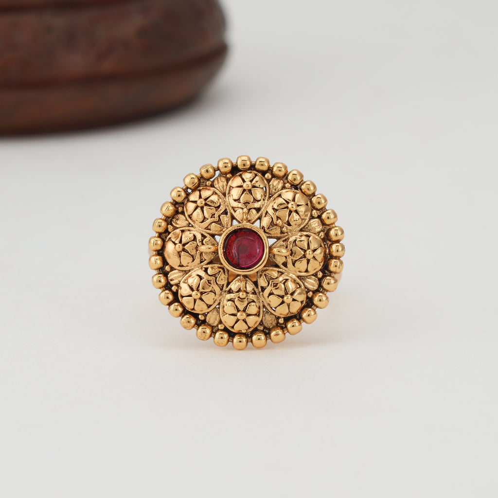 Cute filigree gold finger ring