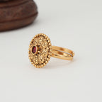 Cute filigree gold finger ring