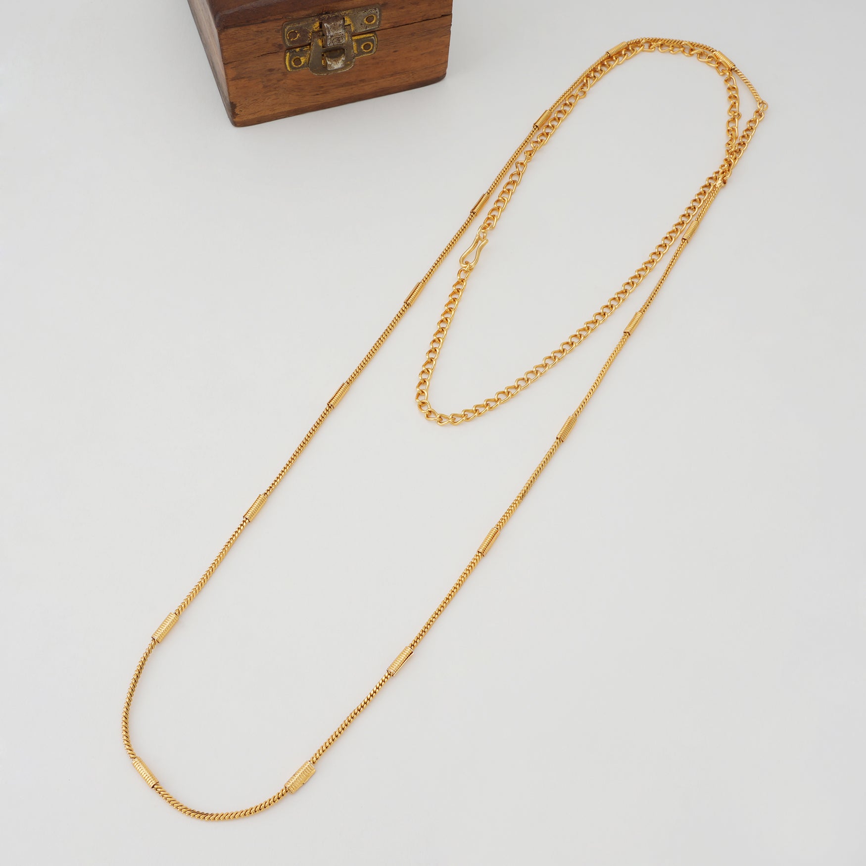Sleek folding chain for women
