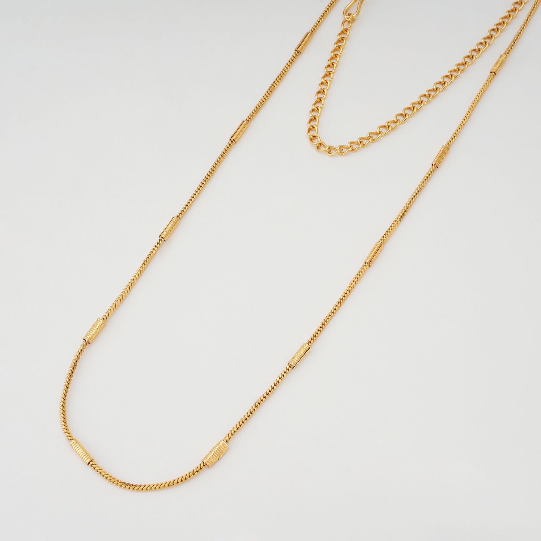 Sleek folding chain for women