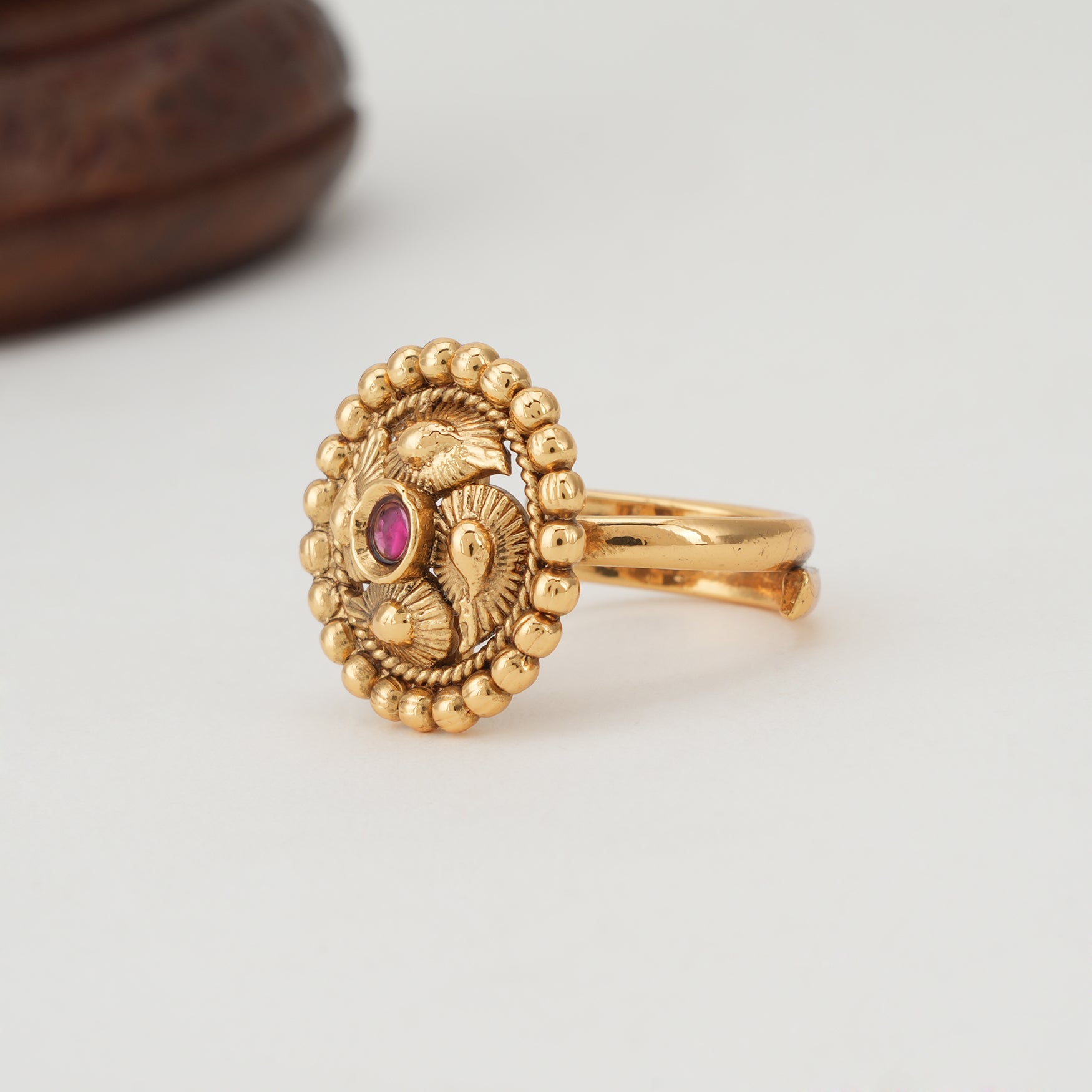 Cute spiral ruby gold finger ring
