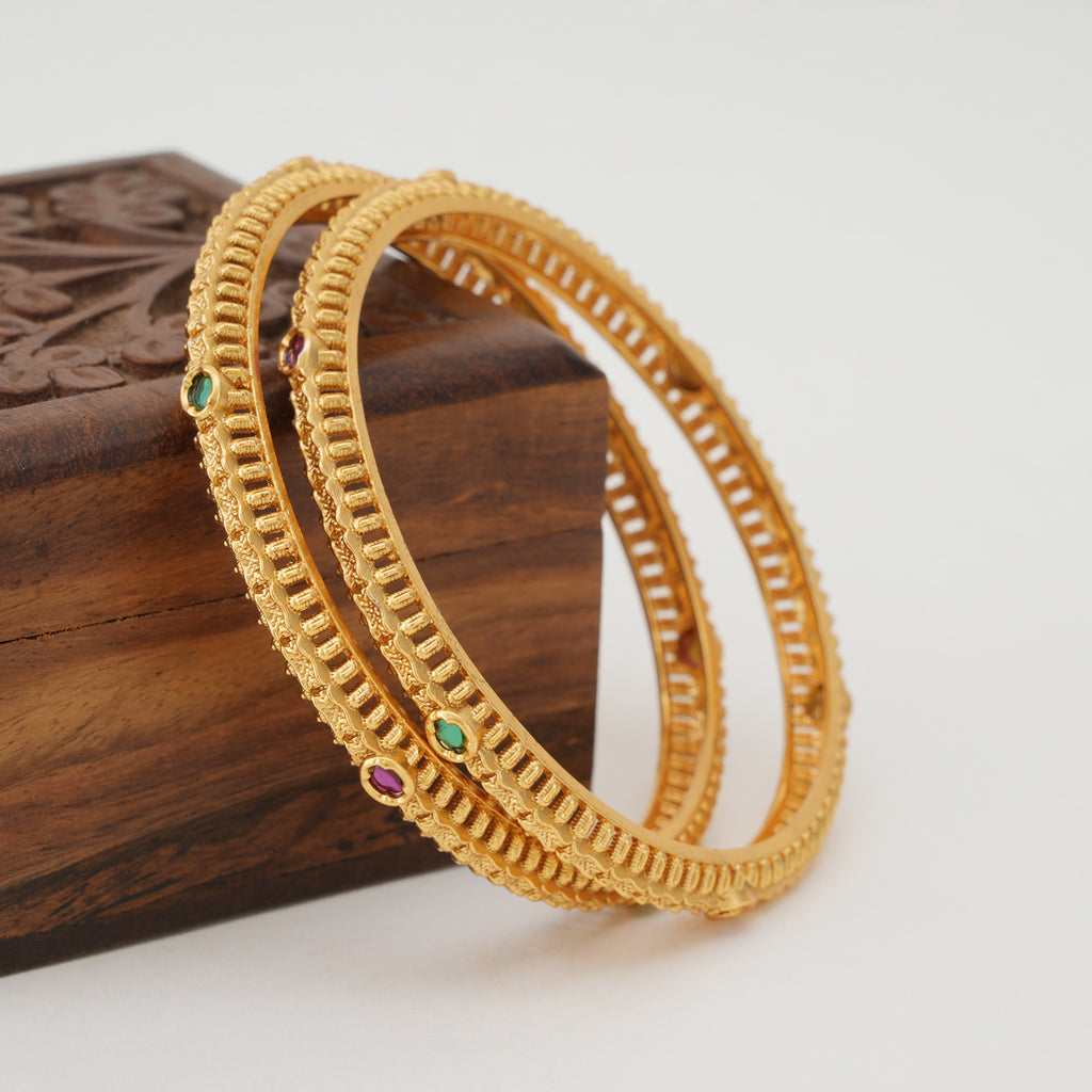 Beautiful stone sleek gold bangle set