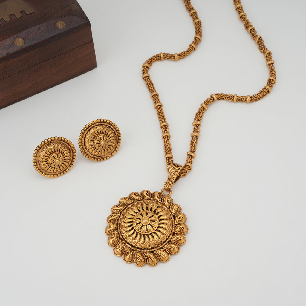 Stunning plain gold big pendant set