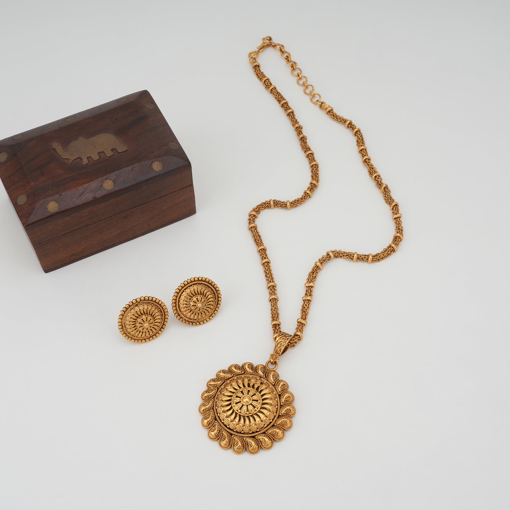 Stunning plain gold big pendant set