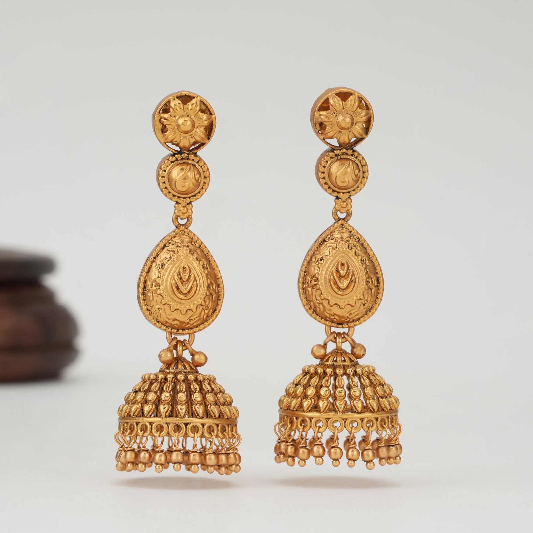 Plain jhumka gold earring