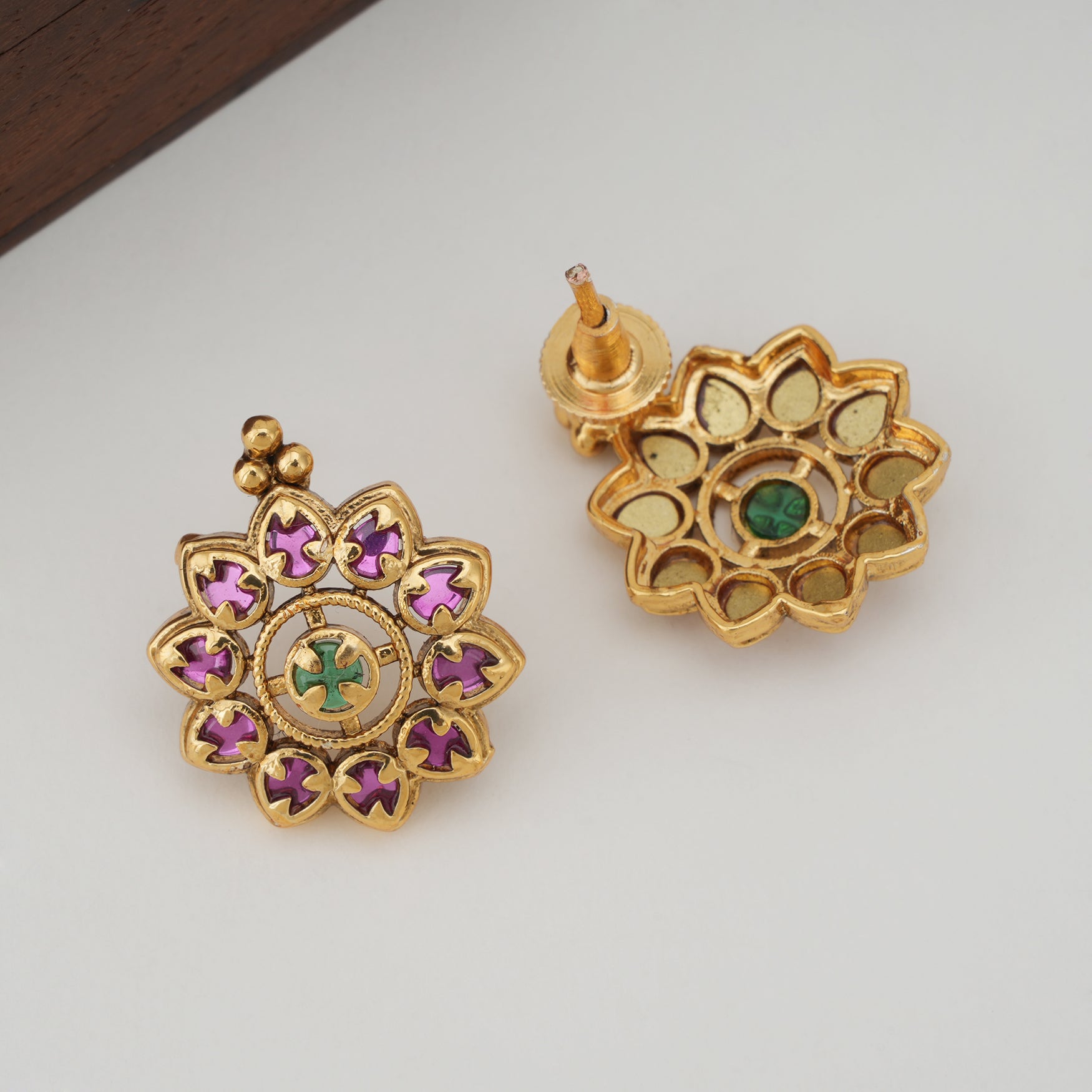 Stunning stone gold pendant set